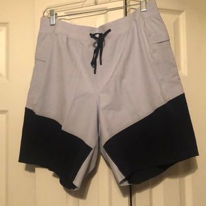 LuLuLemon liscence to Train Beach Short size large lined Namastay at the Beach